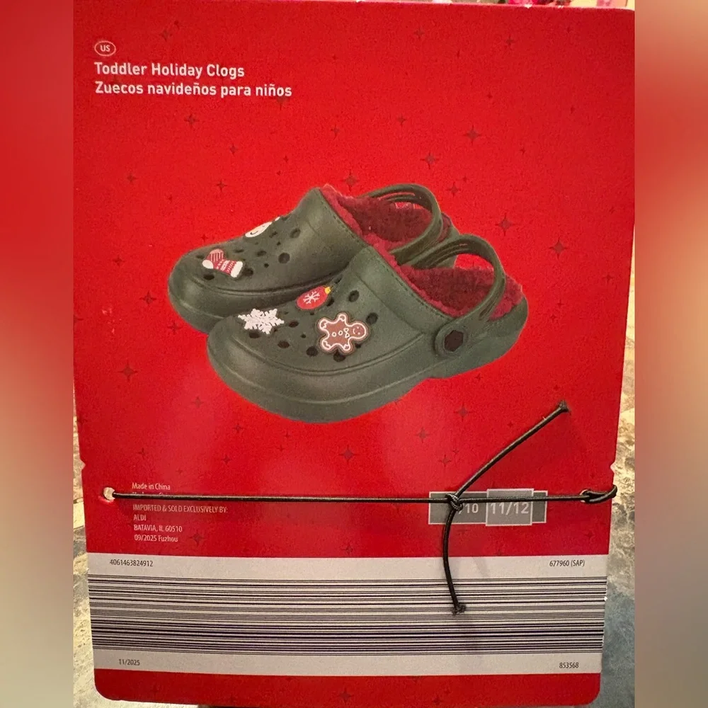 Lily & Dan NWT Kids Green Holiday Clogs with fun charms. Size 11/12